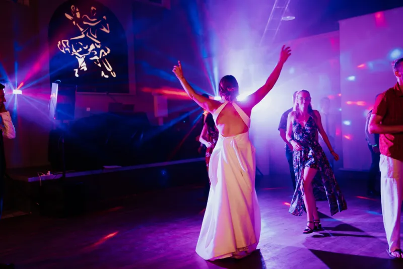 Photographe de mariage au Domaine des bains de Guillon à Guillon-les-Bains, Besançon, TAILS PHOTOGRAPHIE