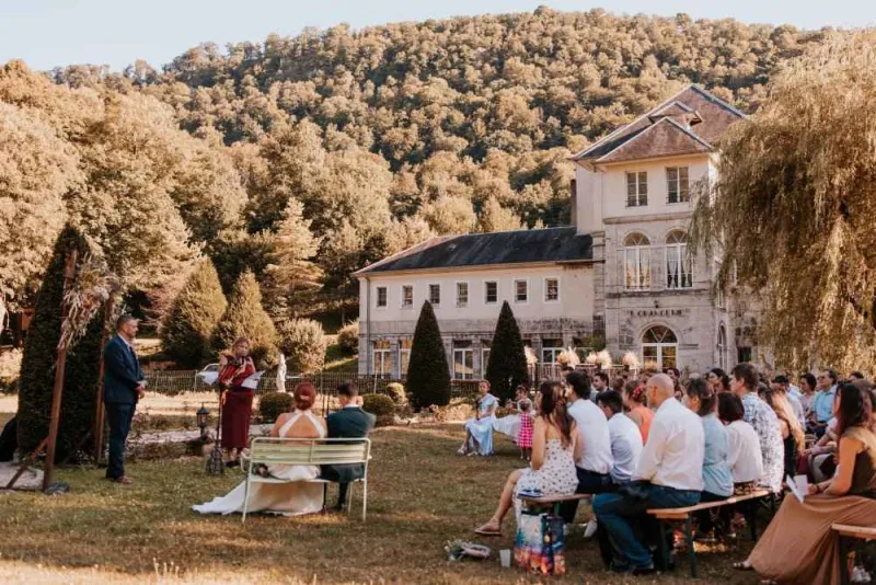 Photographe de mariage au Domaine des bains de Guillon à Guillon-les-Bains, Besançon, TAILS PHOTOGRAPHIE