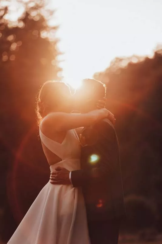 Photos de couple à la golden hour – Photographe de mariage dans le Doubs, Besançon, TAILS PHOTOGRAPHIE