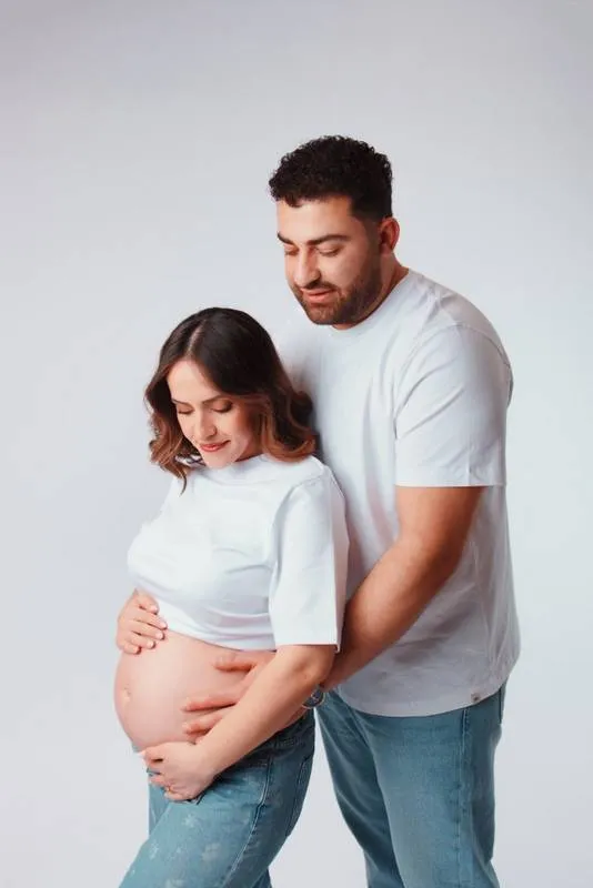 Shooting Grossesse En Studio En Couple À Besançon, Besançon, TAILS PHOTOGRAPHIE