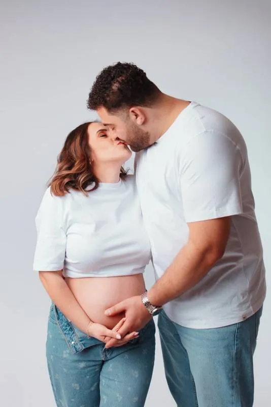 Shooting Grossesse En Studio En Couple À Besançon, Besançon, TAILS PHOTOGRAPHIE