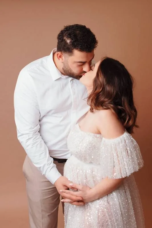 Shooting Grossesse En Studio En Couple À Besançon, Besançon, TAILS PHOTOGRAPHIE