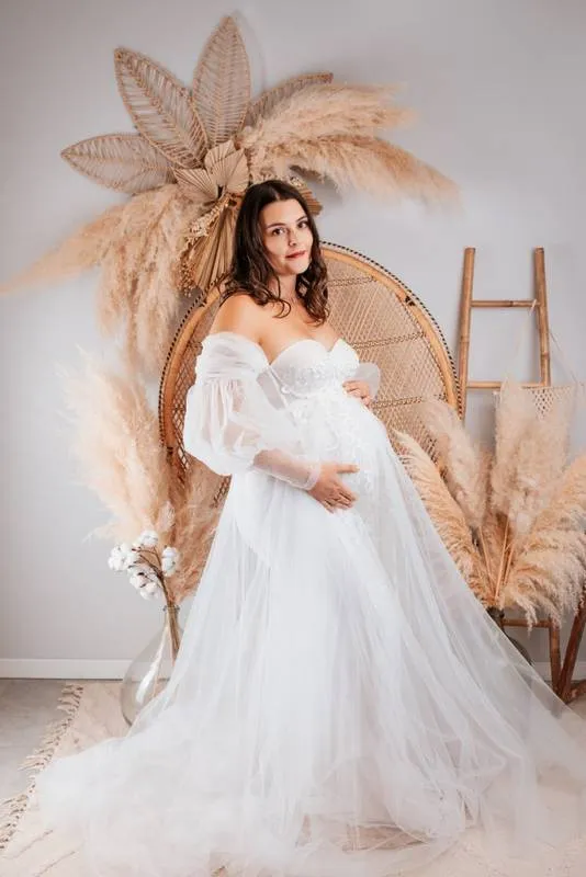 Shooting photo grossesse avec robes de créateurs en studio à Besançon, Besançon, TAILS PHOTOGRAPHIE