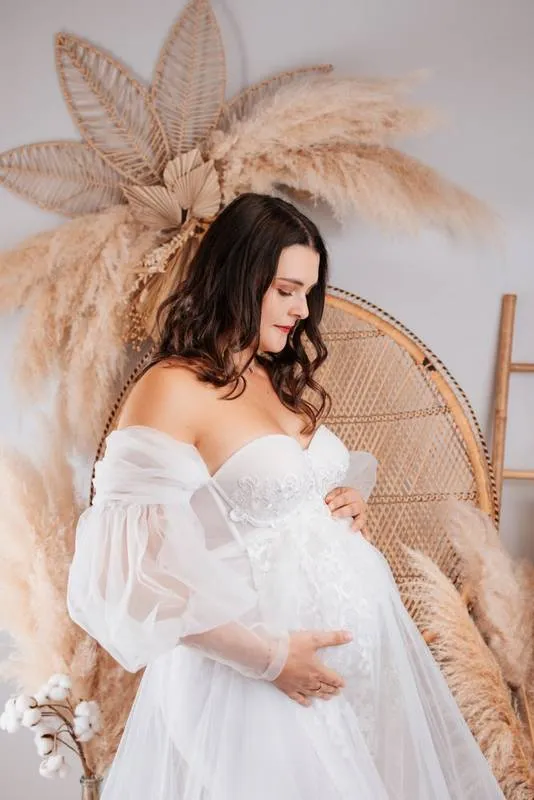 Shooting photo grossesse avec robes de créateurs en studio à Besançon, Besançon, TAILS PHOTOGRAPHIE