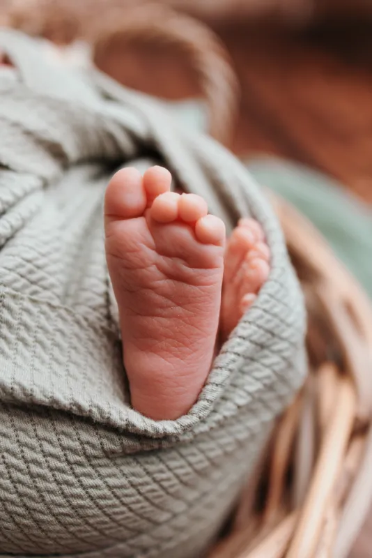 Séance photo naissance fille à Besançon