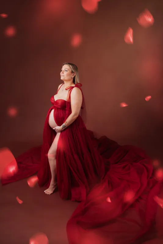 Shooting photo grossesse romantique en studio à Besançon