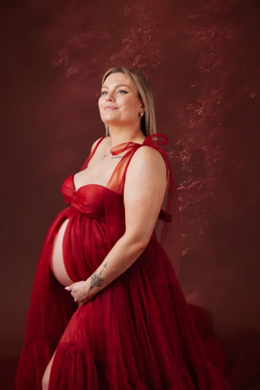 Shooting photo grossesse romantique en studio à Besançon