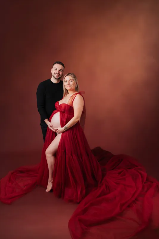 Shooting photo grossesse romantique en studio à Besançon