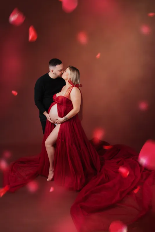 Shooting photo grossesse romantique en studio à Besançon