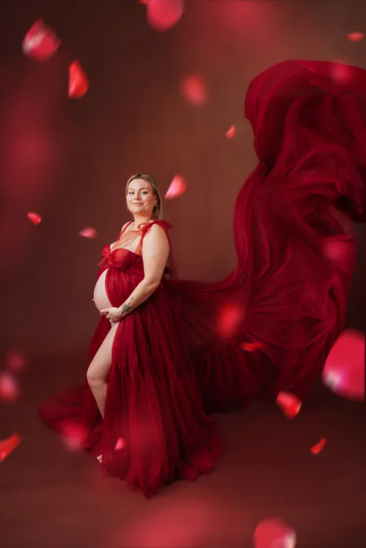 Shooting photo grossesse romantique en studio à Besançon