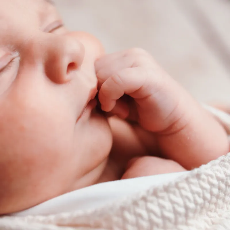 Photographe pour séance photo bébé mignon à Besançon