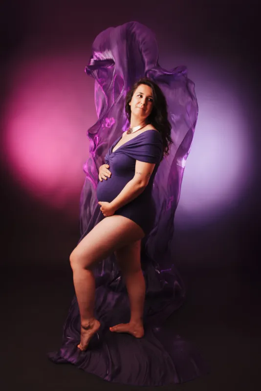 Shooting photo grossesse artistique en studio à Besançon
