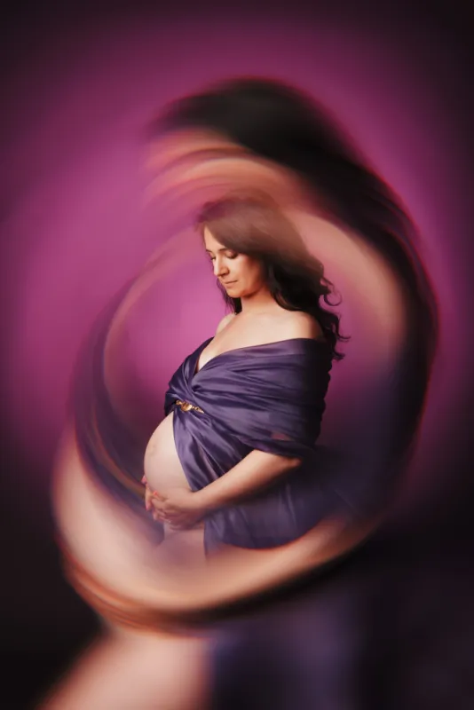 Shooting photo grossesse artistique en studio à Besançon