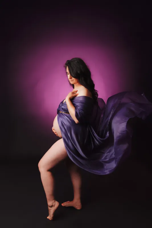 Shooting photo grossesse artistique en studio à Besançon