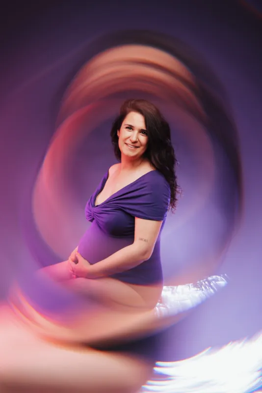 Shooting photo grossesse artistique en studio à Besançon