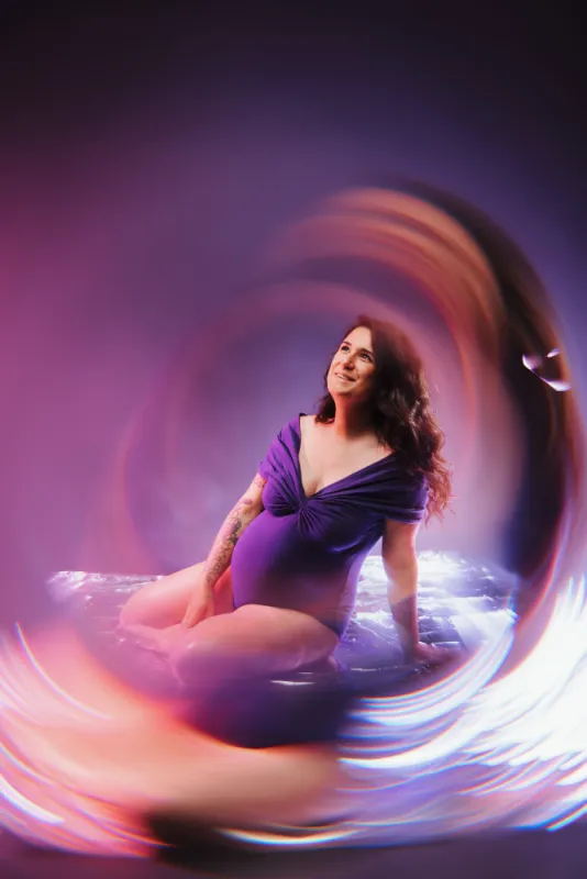Shooting photo grossesse artistique en studio à Besançon