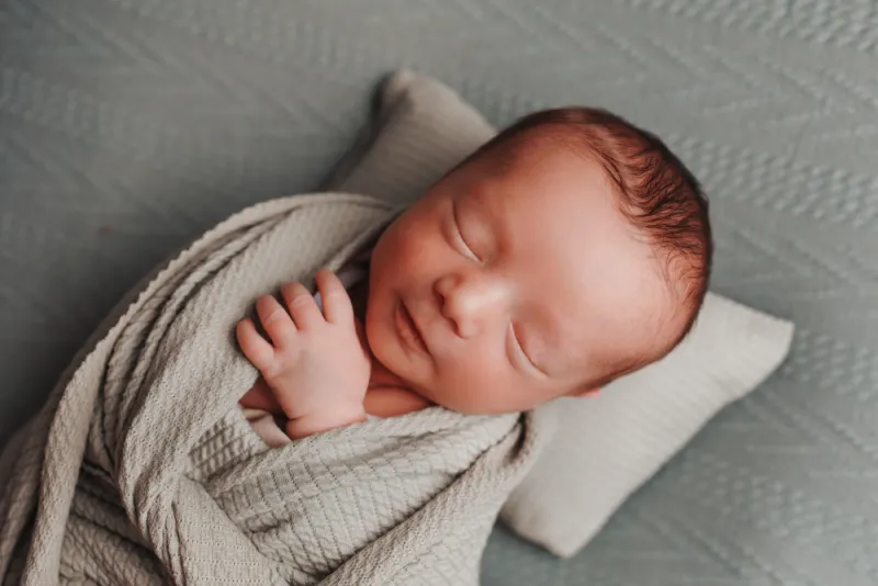 Photographe shooting naissance en famille à Besançon