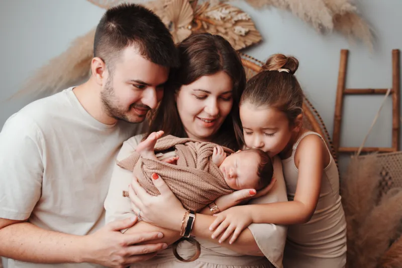 Photographe shooting naissance en famille à Besançon