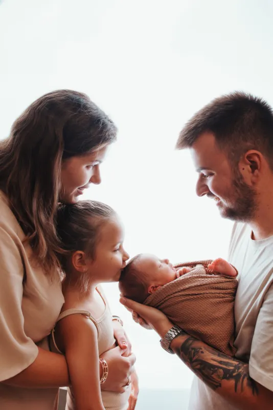 Photographe shooting naissance en famille à Besançon