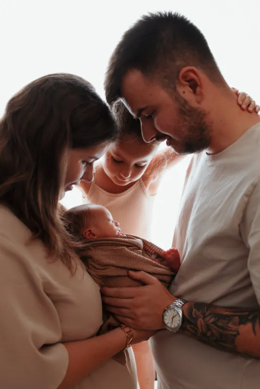 Photographe shooting naissance en famille à Besançon