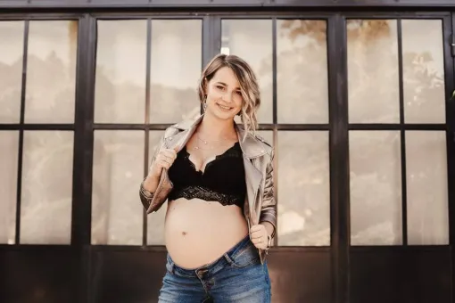 Photographe Besançon séance photo grossesse style rock, Besançon, TAILS PHOTOGRAPHIE