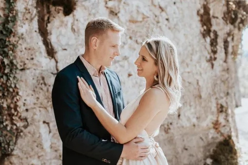 Photographe professionnelle pour séance photo couple à Ornans en Franche Comté, Besançon, TAILS PHOTOGRAPHIE