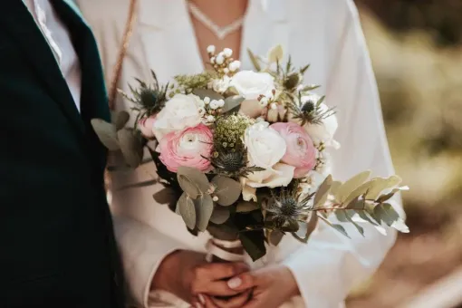 Photographe professionnelle réservations mariage 2023 en Franche-Comté, Besançon, TAILS PHOTOGRAPHIE