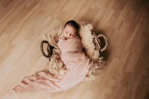 Photographe professionnelle séance naissance à Besançon, Besançon, TAILS PHOTOGRAPHIE