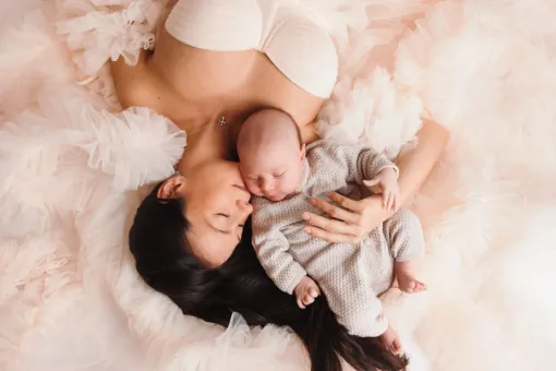 Photographe professionnelle séance photo bébé en famille à Besançon, Besançon, TAILS PHOTOGRAPHIE