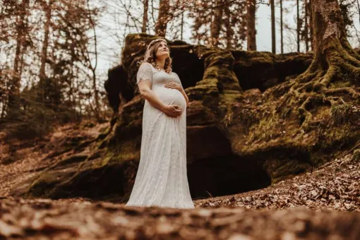 Photographe professionnelle séance photo grossesse en pleine nature en Haute Saône, Besançon, TAILS PHOTOGRAPHIE