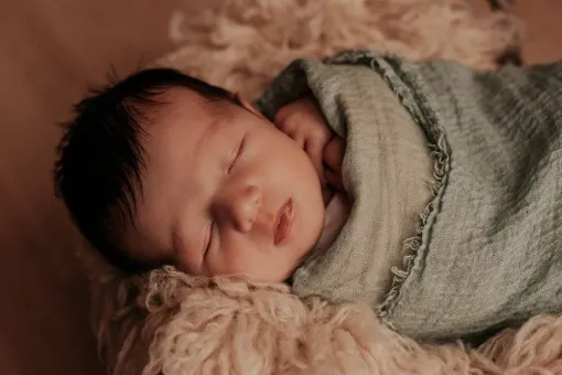 Photographe professionnelle séance photo naissance à Besançon, Besançon, TAILS PHOTOGRAPHIE