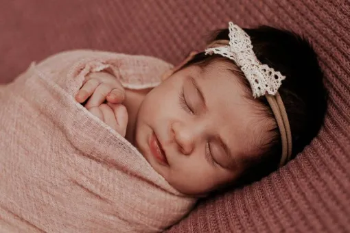 Photographe professionnelle séance photo naissance à Besançon, Besançon, TAILS PHOTOGRAPHIE