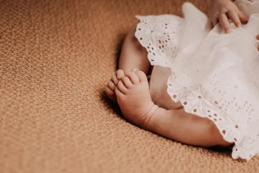 Photographe professionnelle séance photo naissance fille à Besançon, Besançon, TAILS PHOTOGRAPHIE