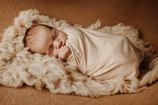 Photographe professionnelle séance photo nouveau né à Besançon, Besançon, TAILS PHOTOGRAPHIE