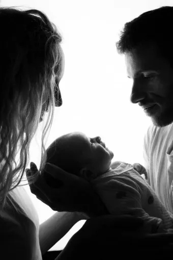 Photographe professionnelle séance photo nouveau né en famille à Besançon, Besançon, TAILS PHOTOGRAPHIE