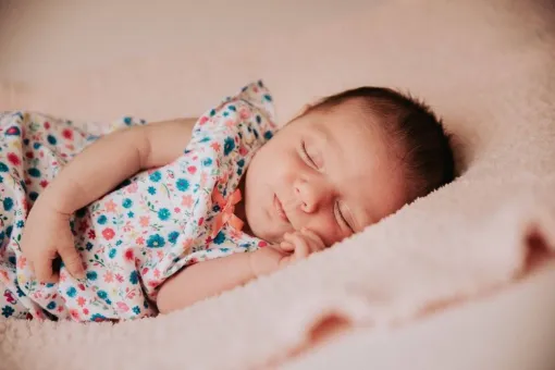 Photographe professionnelle séance photo nouveau né en studio à Besançon, Besançon, TAILS PHOTOGRAPHIE