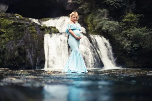 Photographe professionnelle shooting grossesse à la Source du Lison près de Besançon, Besançon, TAILS PHOTOGRAPHIE