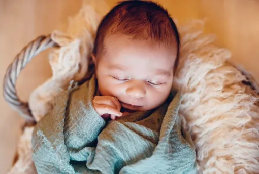 Photographe professionnelle shooting naissance à Besançon, Besançon, TAILS PHOTOGRAPHIE