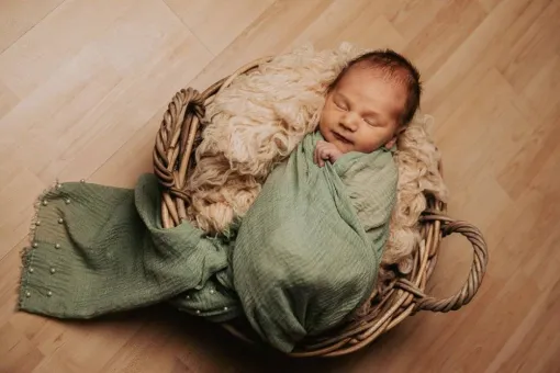 Photographe professionnelle shooting naissance à Besançon, Besançon, TAILS PHOTOGRAPHIE