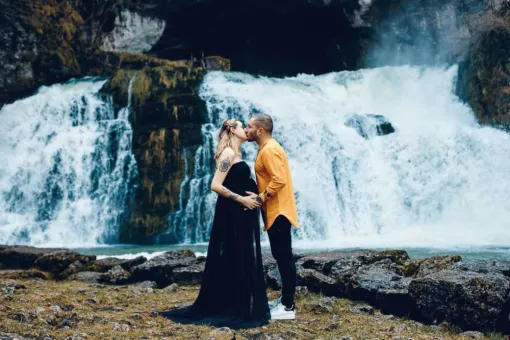 Photographe professionnelle shooting photo grossesse en couple en Franche Comté, Besançon, TAILS PHOTOGRAPHIE