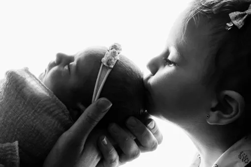 Photographe professionnelle shooting photo naissance en famille à Besançon, Besançon, TAILS PHOTOGRAPHIE