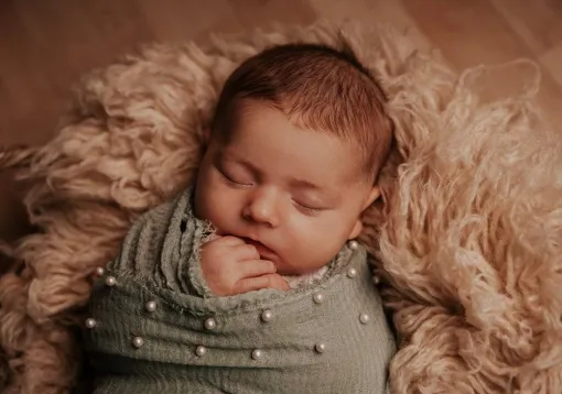 Photographe professionnelle shooting photo naissance en studio à Besançon, Besançon, TAILS PHOTOGRAPHIE