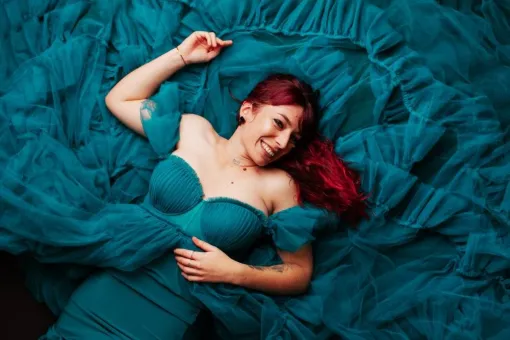 Photographe professionnelle shooting photo portrait femme glamour en studio à Besançon, Besançon, TAILS PHOTOGRAPHIE