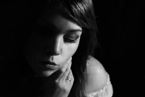 Photographe professionnelle shooting portrait femme en studio à Besançon, Besançon, TAILS PHOTOGRAPHIE