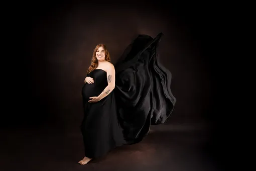 Photographe professionnelle séance photo grossesse en studio en Franche-Comté, Besançon, TAILS PHOTOGRAPHIE
