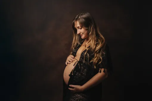 Photographe professionnelle séance photo grossesse en studio à Besançon, Besançon, TAILS PHOTOGRAPHIE