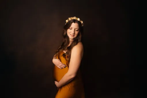 Photographe professionnelle séance photo grossesse en studio avec mise en beauté à Besançon, Besançon, TAILS PHOTOGRAPHIE