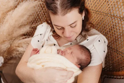 Photographe professionnelle séance photo naissance en famille bohème à Besançon, Besançon, TAILS PHOTOGRAPHIE