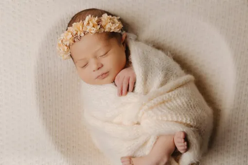 Photographe professionnelle séance photo naissance en studio en Franche-Comté, Besançon, TAILS PHOTOGRAPHIE