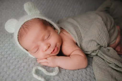 Photographe professionnelle séance photo naissance en studio à Besançon, Besançon, TAILS PHOTOGRAPHIE